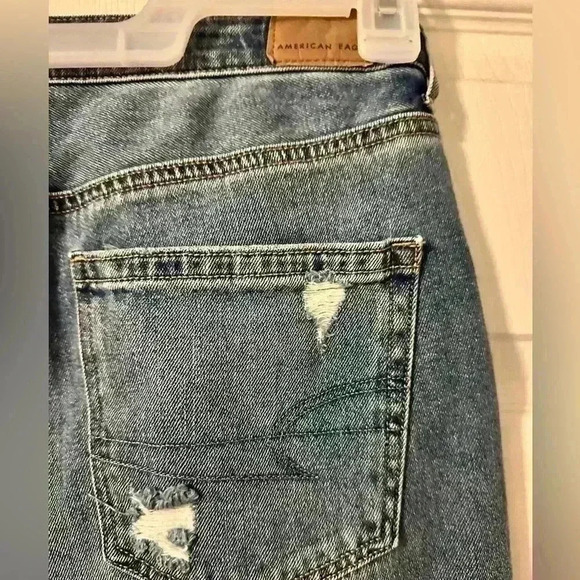 American Eagle Comfort Stretch Waistband Mom Jean Size 6 Reg Diistressed - Picture 3 of 6
